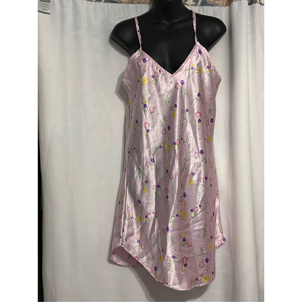 VINTAGE RARE FLORAL 2 piece Long set by Audrey Lane , feels feels like satin but